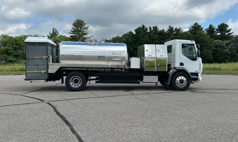 2025 Peterbilt 220 Electric 1800-Gallon Aluminum Tank Package for sale